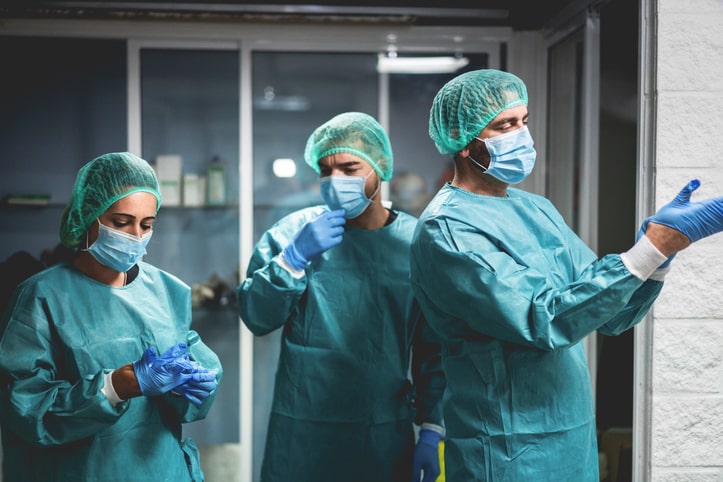 doctors preparing for covid-19 treatment
