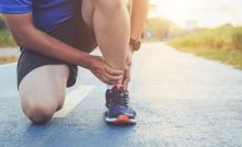 runner experiencing foot pain